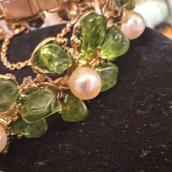 Vintage @1966 SWOBODA Green Peridot with Pearls Bracelet/Earring Set - Picture 4 of 5